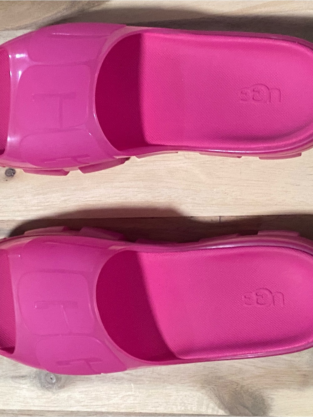 UGG Womens Vibrant Pink Slide Sandals